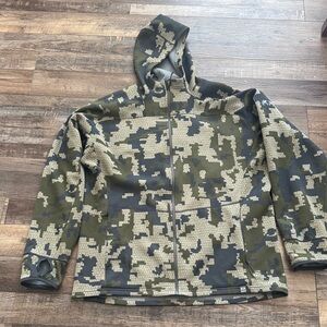 KUIU Pixel Camo Hooded Zip Jacket in Olive, Black, Tan size XL